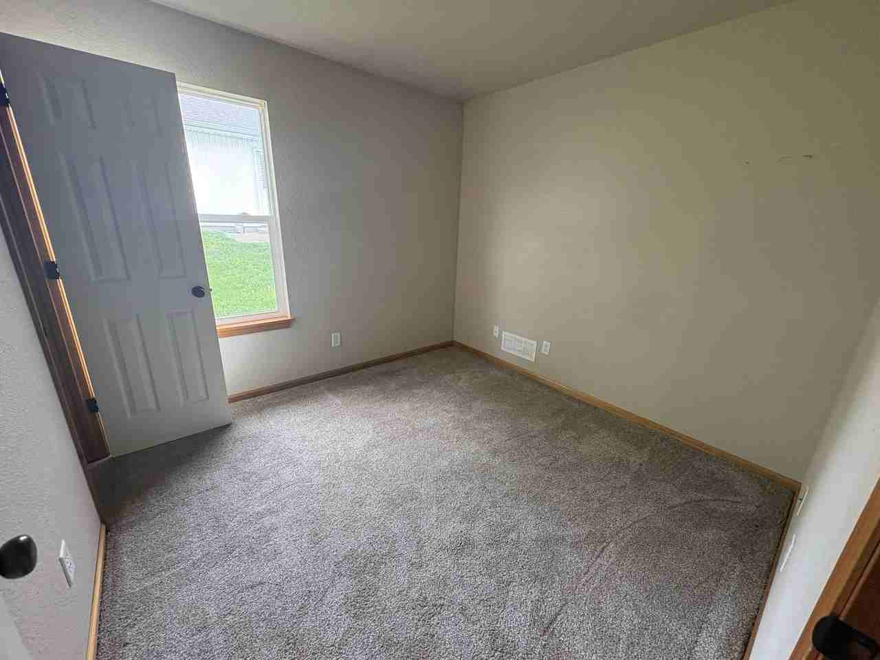 107 Sw Rock Garden Ln - Photo 6 of 9