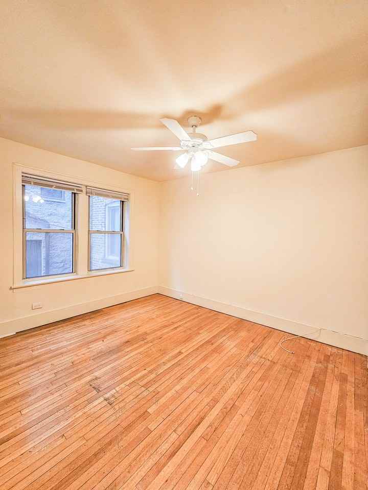 1100 W Roscoe St #16 - Photo 3 of 6