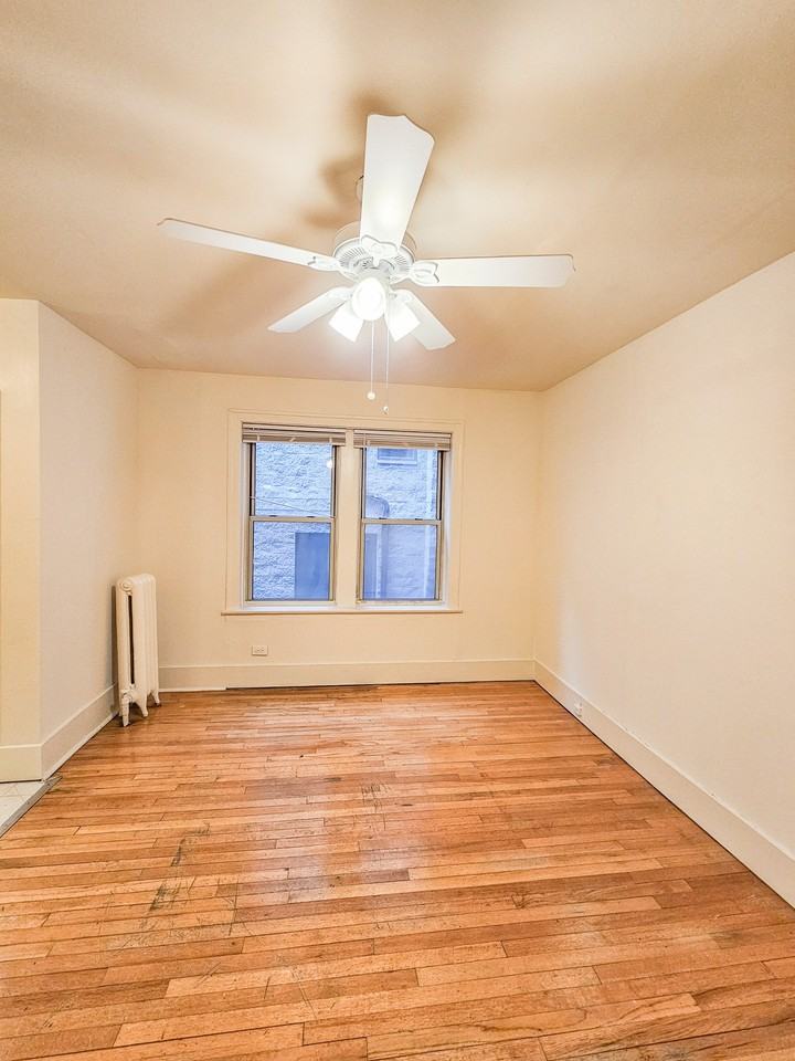 1100 W Roscoe St #16 - Photo 4 of 6