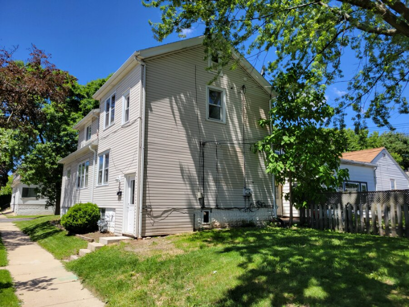 336 S 66th St - Photo 2 of 18