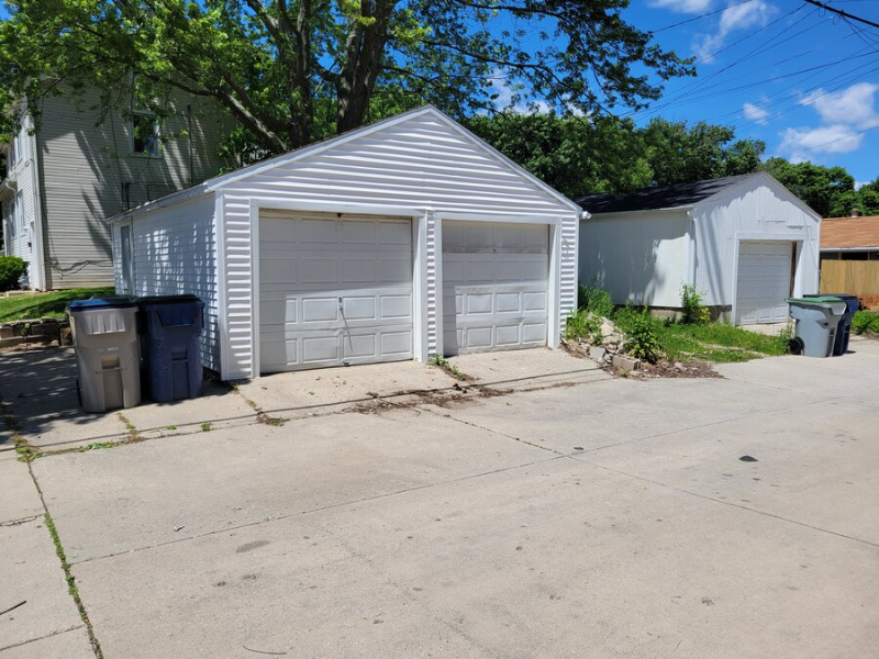 336 S 66th St - Photo 3 of 18