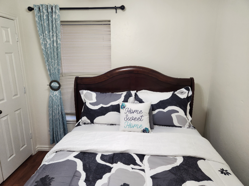 313 W Himes St - Photo 4 of 24