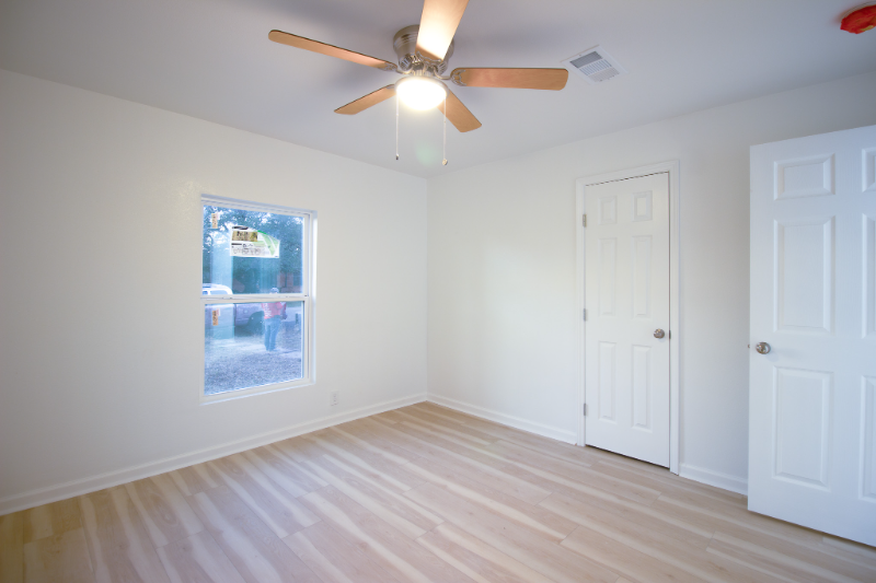 1928 Agnew St - Photo 3 of 9