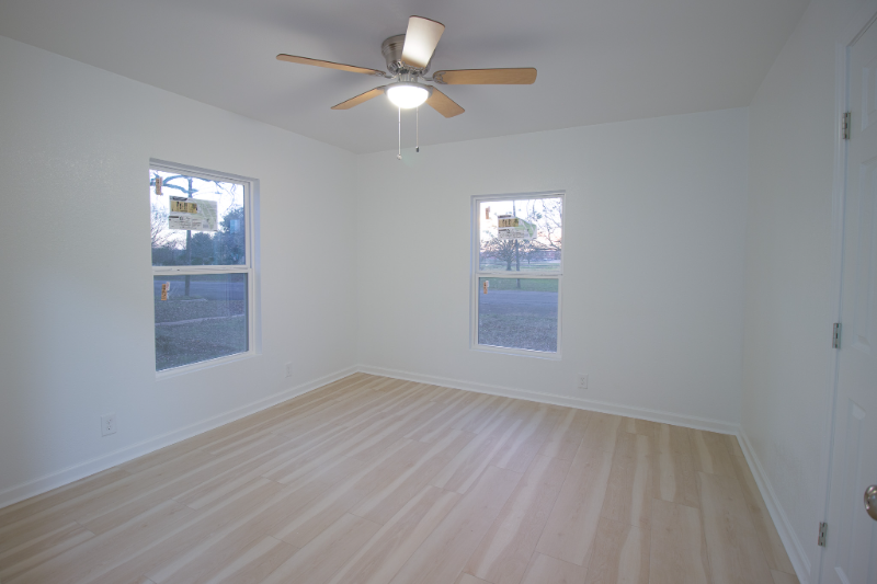 1928 Agnew St - Photo 7 of 9