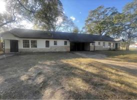 featured image of 2404 S Walnut St