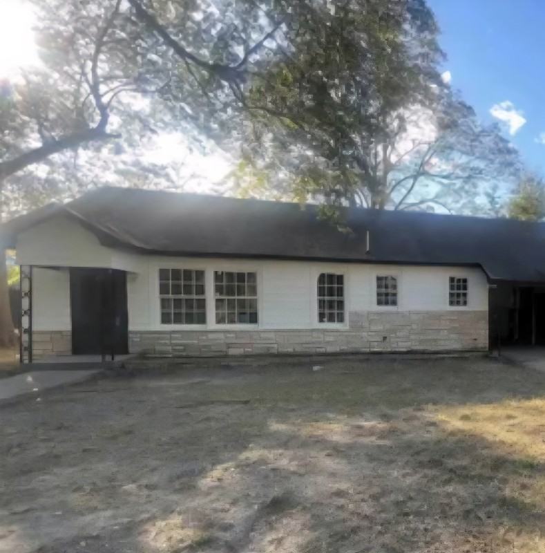 2404 S Walnut St - Photo 2 of 8