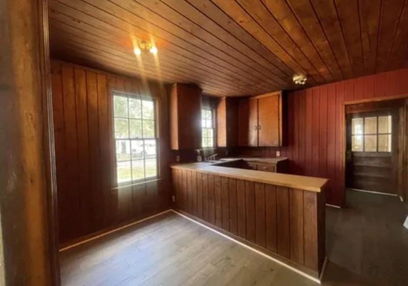 2404 S Walnut St - Photo 4 of 8