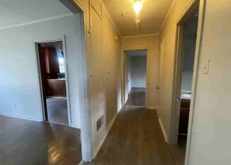 2404 S Walnut St - Photo 7 of 8