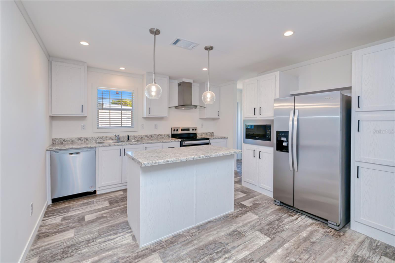 6720 Villaview Dr - Photo 4 of 20