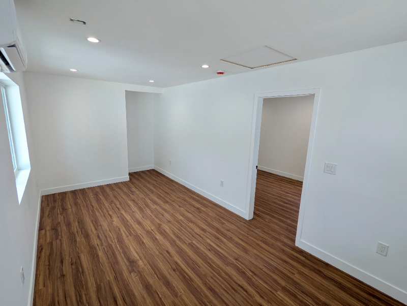 23324 Maltby Pl - Photo 3 of 8