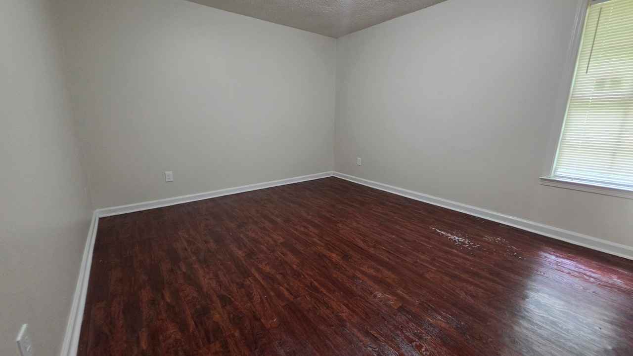 613 Mcwhirter Ave - Photo 2 of 8