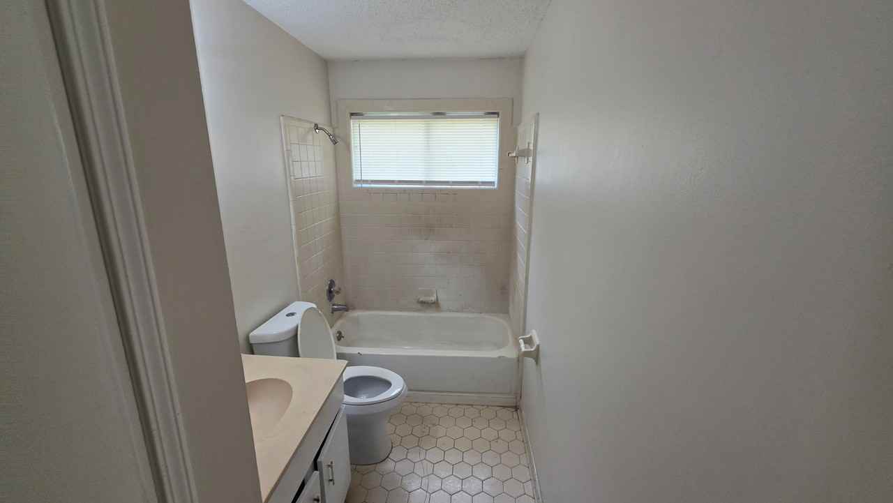 613 Mcwhirter Ave - Photo 4 of 8