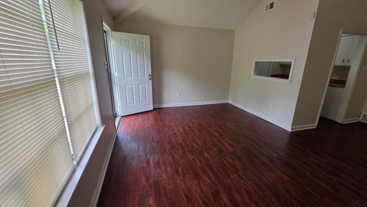 613 Mcwhirter Ave - Photo 7 of 8