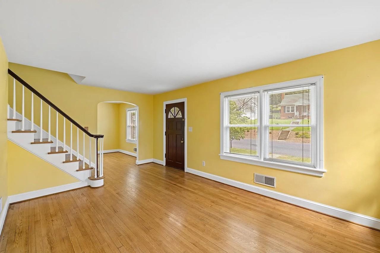 1206 Spring Hill Rd - Photo 3 of 18