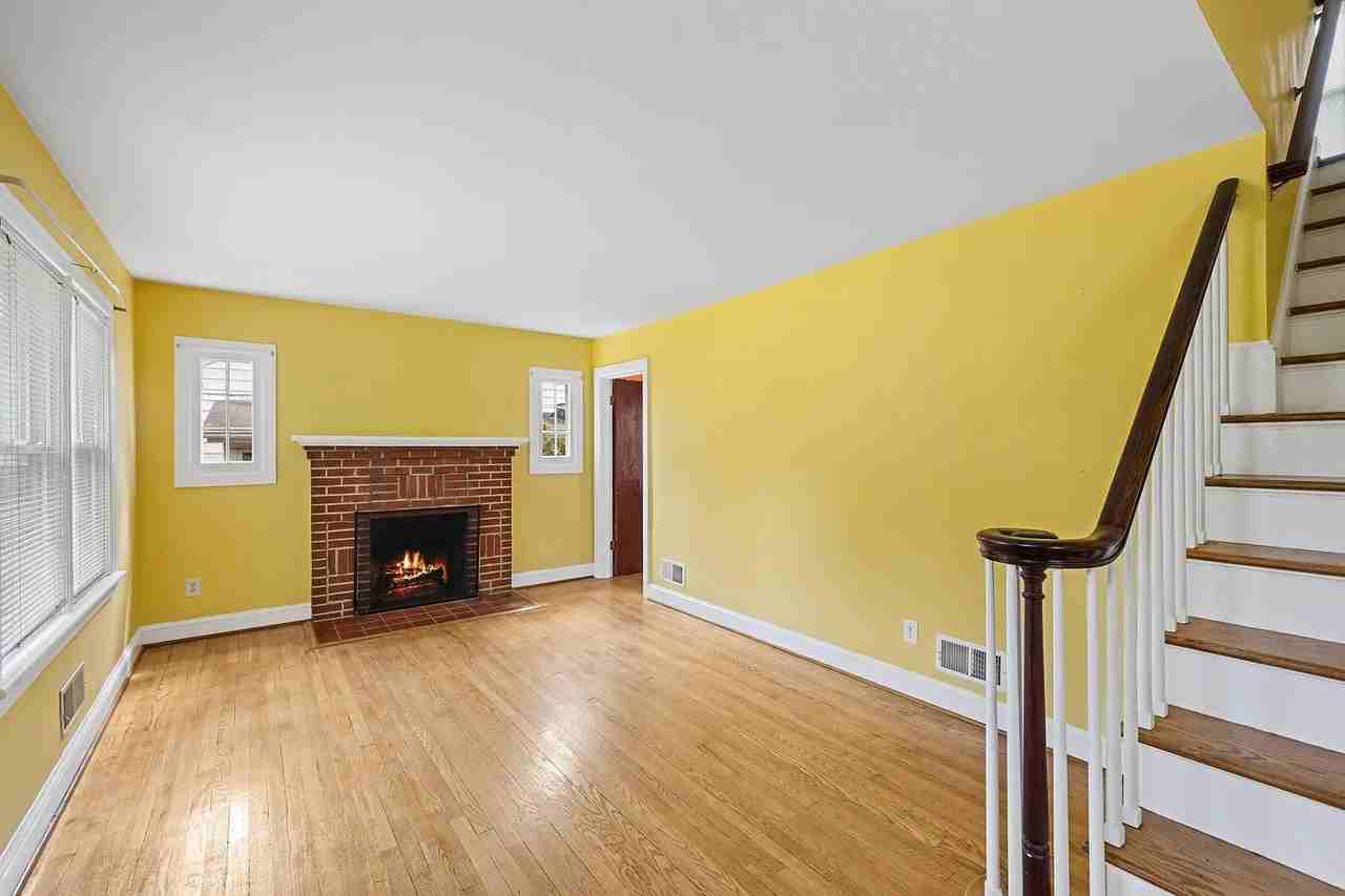 1206 Spring Hill Rd - Photo 4 of 18