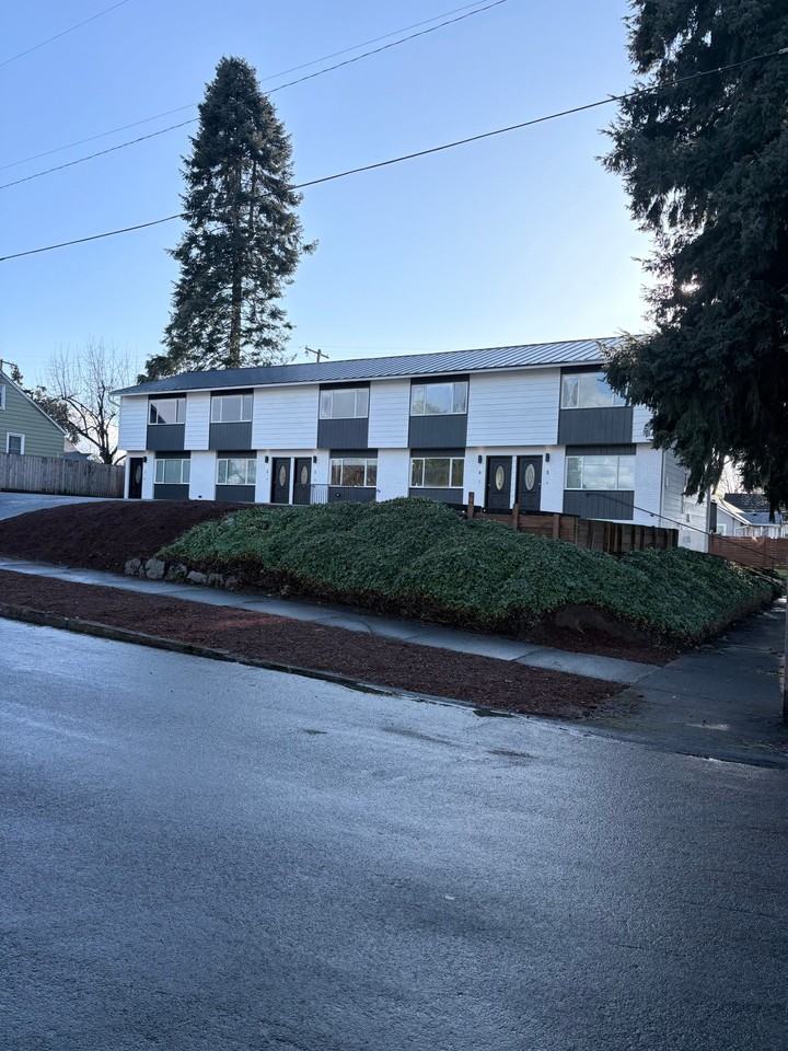 3112 N St #2
