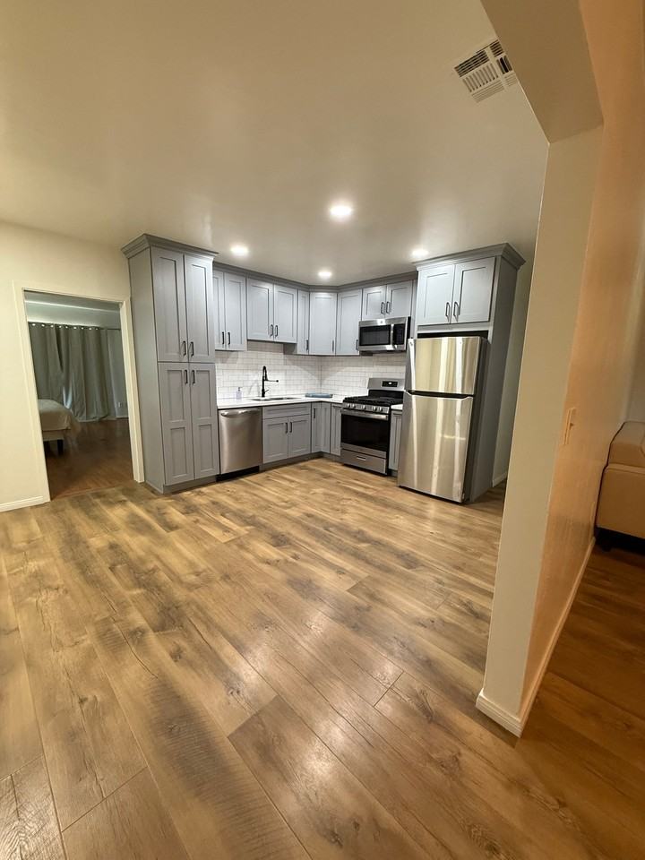 25446 Lane St - Photo 3 of 8