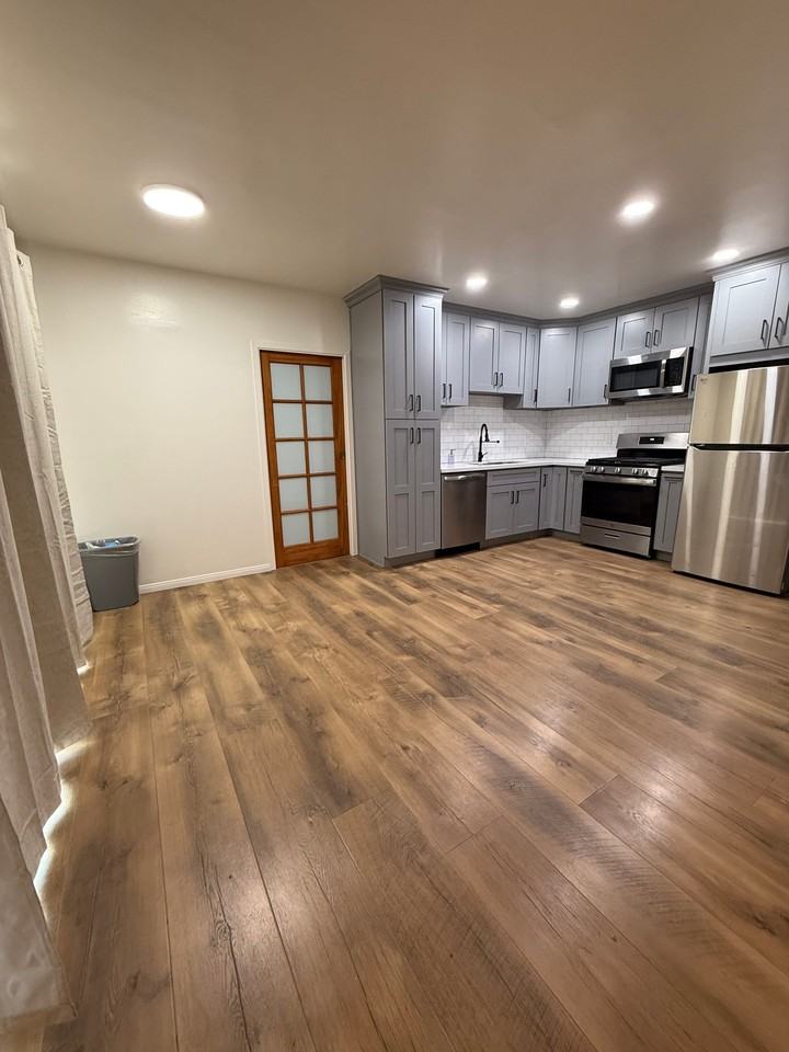 25446 Lane St - Photo 4 of 8