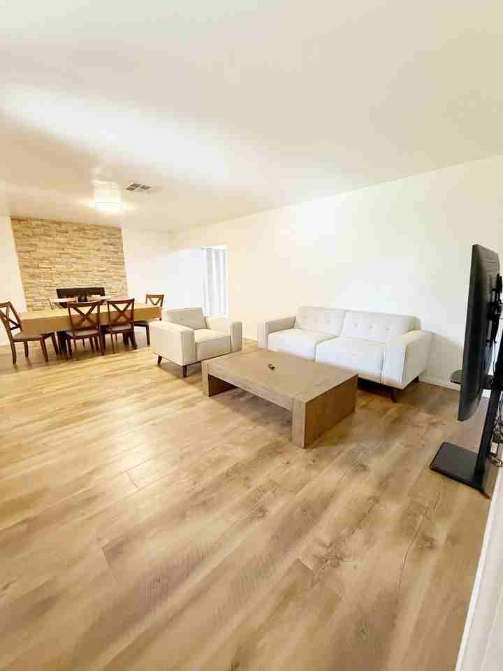 25446 Lane St - Photo 6 of 8