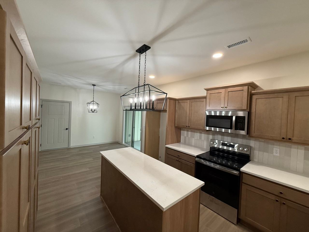 405 W Allison St - Photo 5 of 13