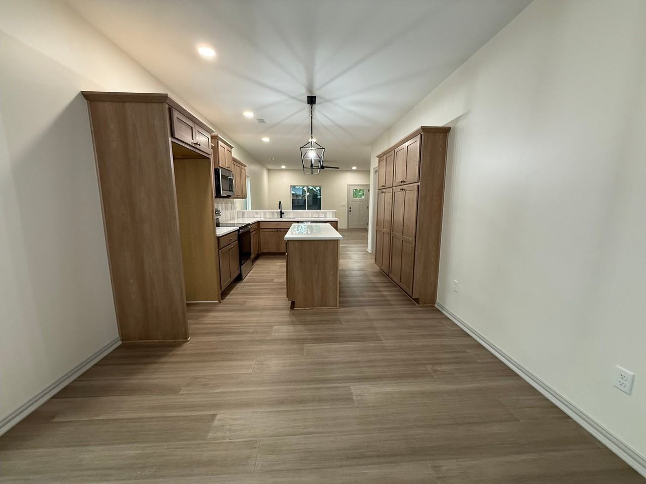 405 W Allison St - Photo 7 of 13