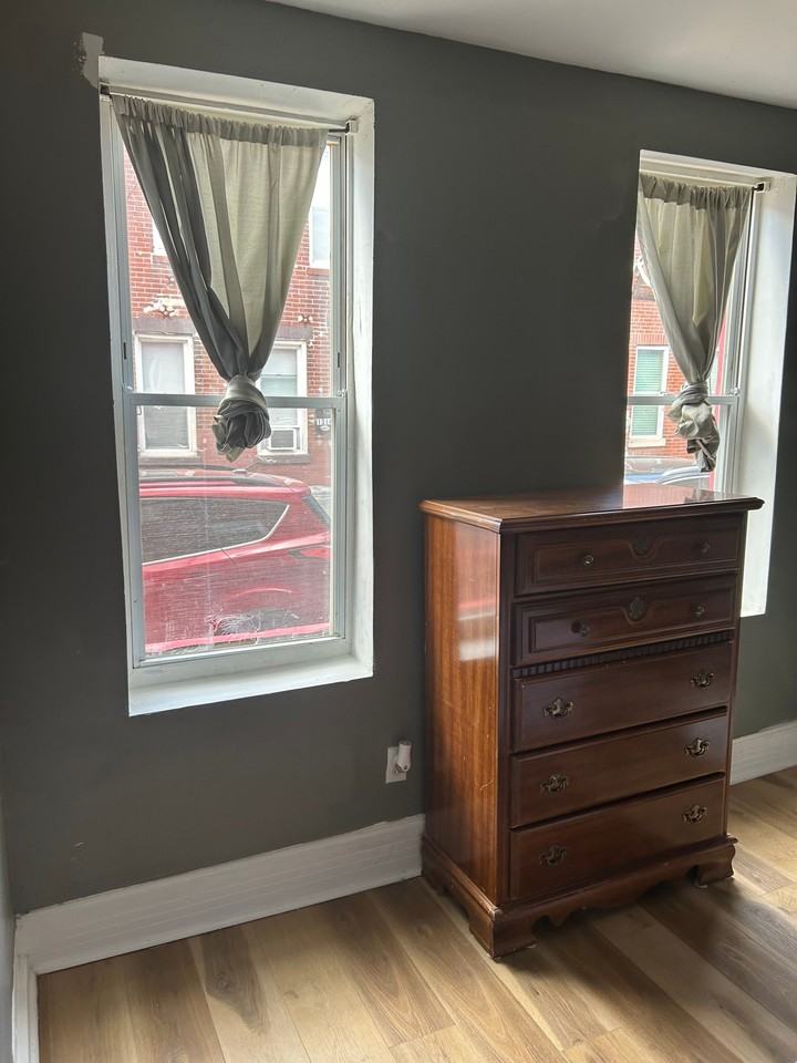 1315 S Hicks St - Photo 3 of 10