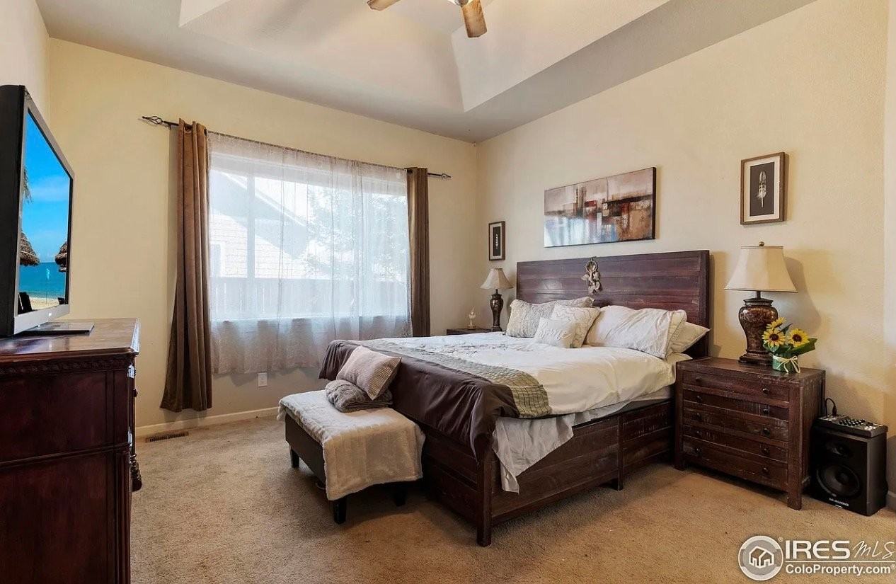 882 Jenny Ln - Photo 3 of 14