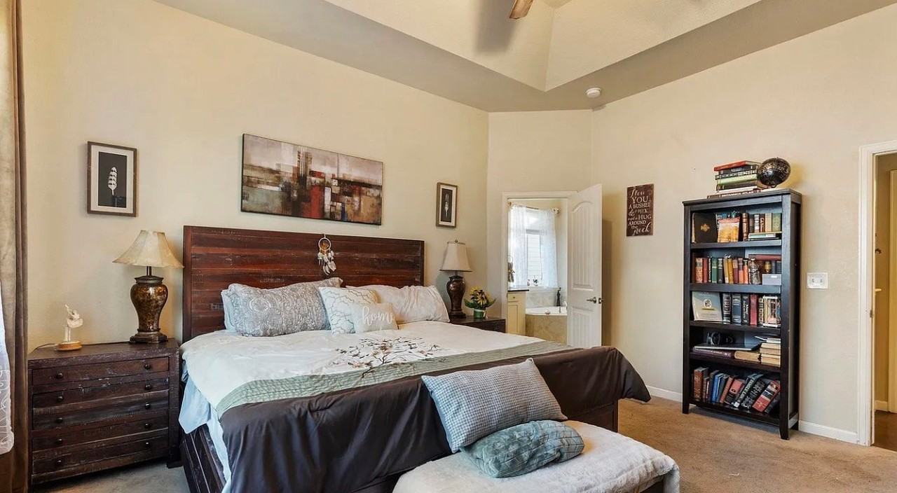 882 Jenny Ln - Photo 4 of 14