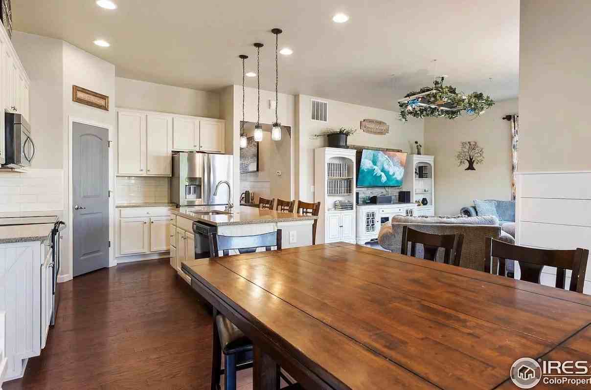 882 Jenny Ln - Photo 6 of 14