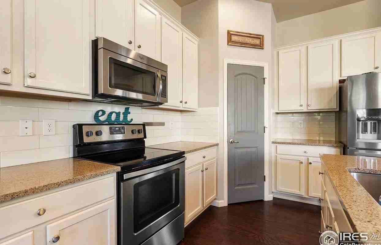 882 Jenny Ln - Photo 7 of 14