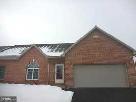 featured image of 52 Hickory St