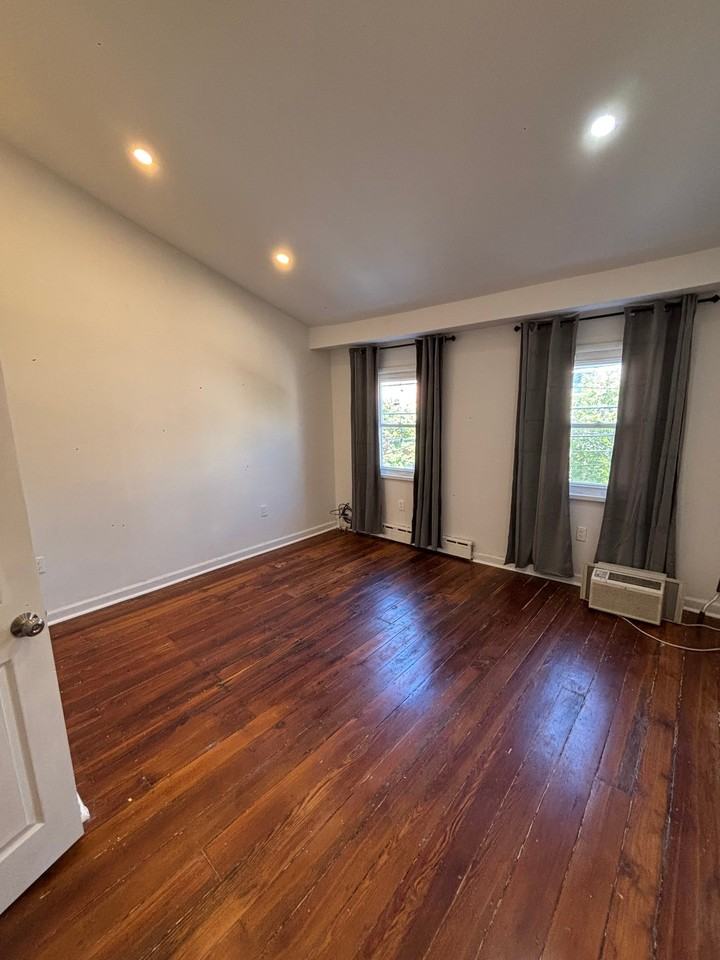 452 Belgrade St - Photo 3 of 40