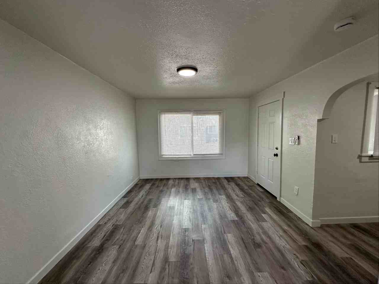 614 E St #6 - Photo 3 of 18