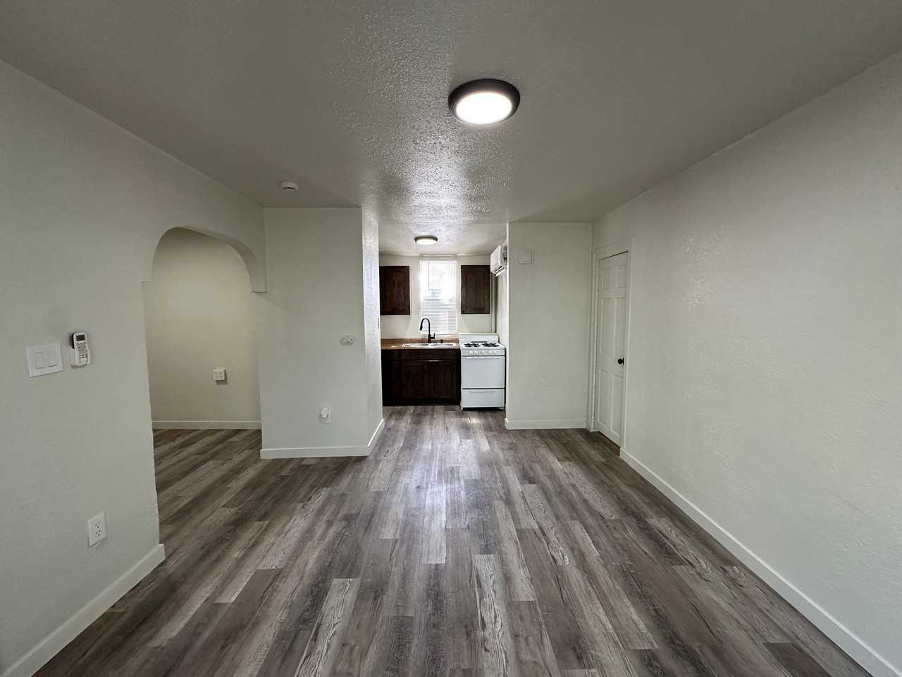 614 E St #6 - Photo 4 of 18