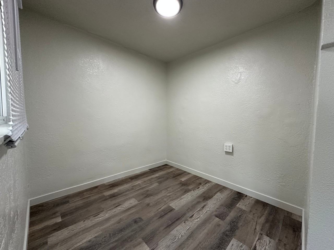 614 E St #6 - Photo 6 of 18