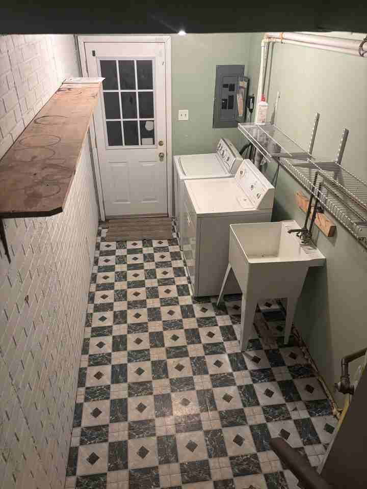 1495 Lowell Ct - Photo 3 of 16