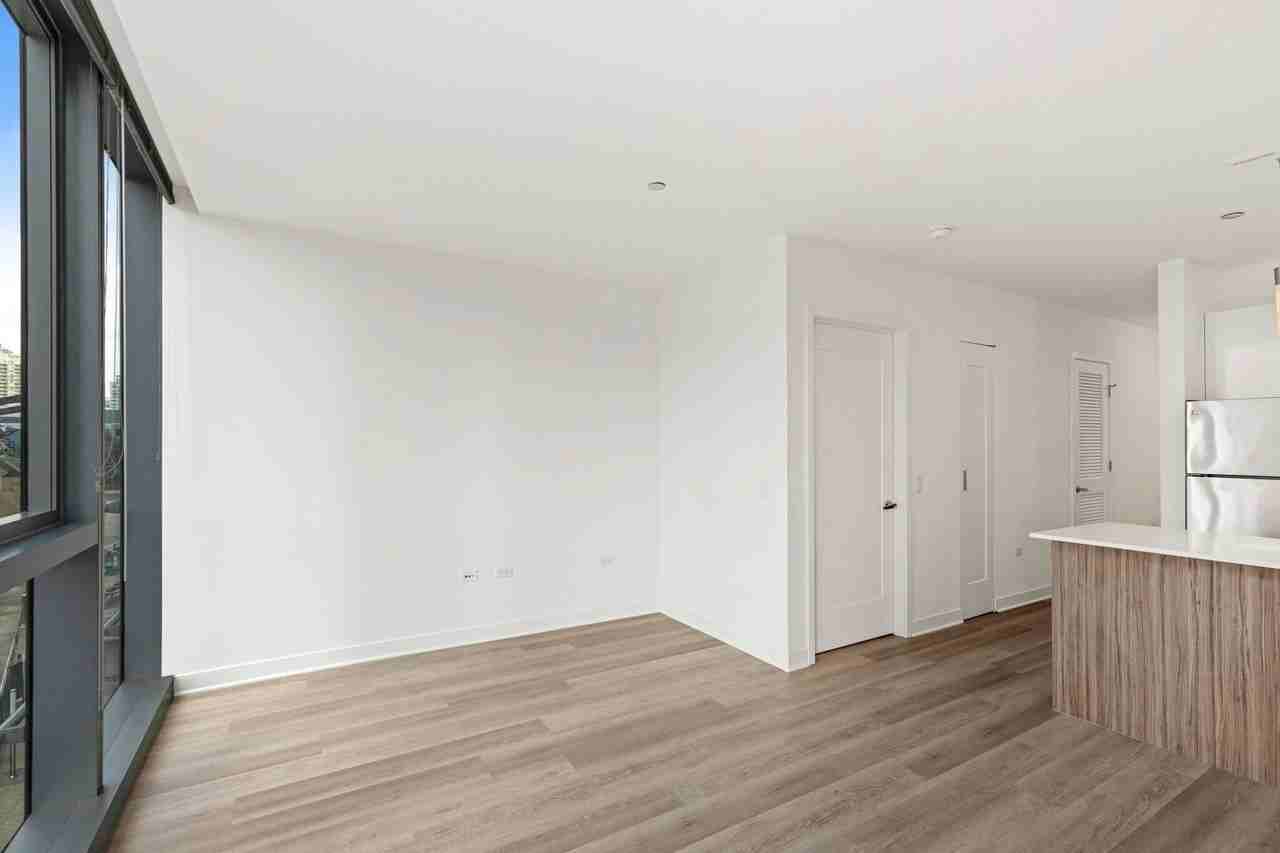 347 W Wolf Point Plz - Photo 3 of 18