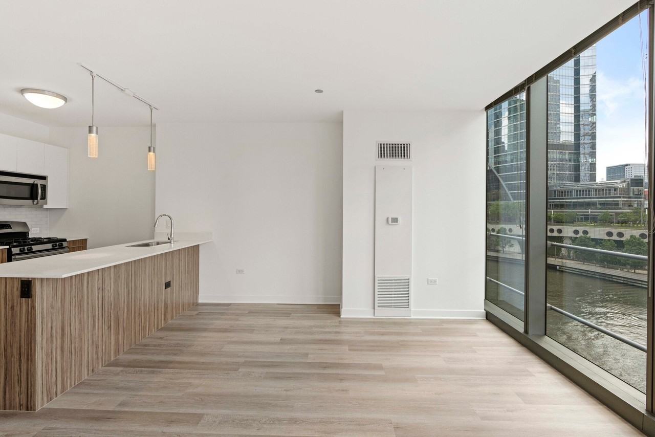 347 W Wolf Point Plz - Photo 5 of 18