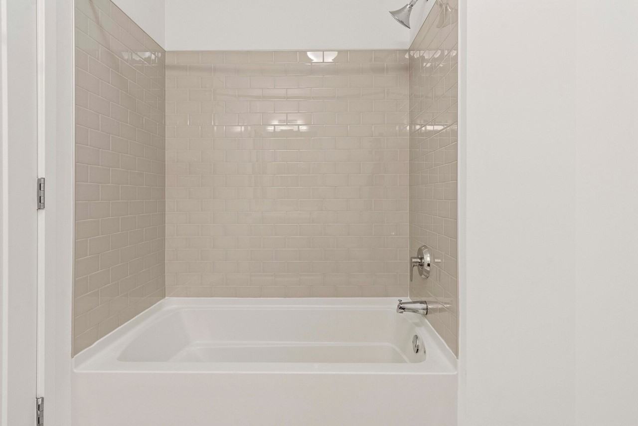 347 W Wolf Point Plz - Photo 7 of 18