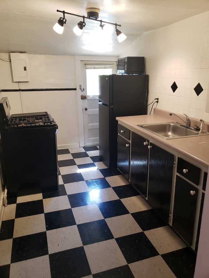 2112 N Grand Ave #3 - Photo 2 of 3