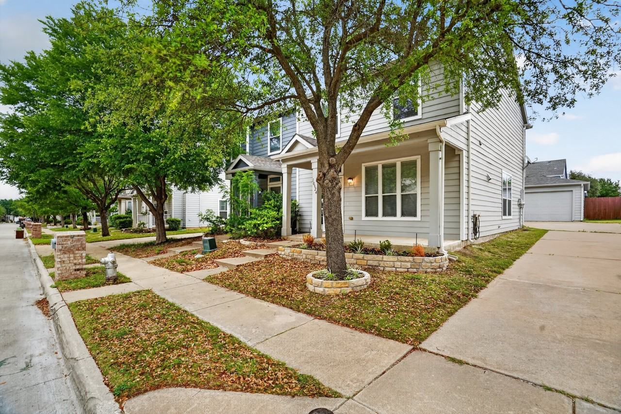 10624 Traymore Dr - Photo 2 of 20