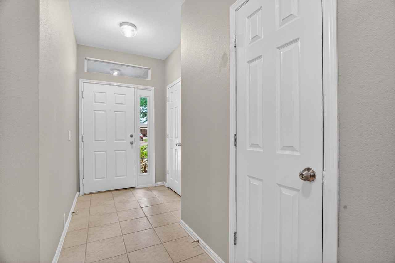 10624 Traymore Dr - Photo 3 of 20