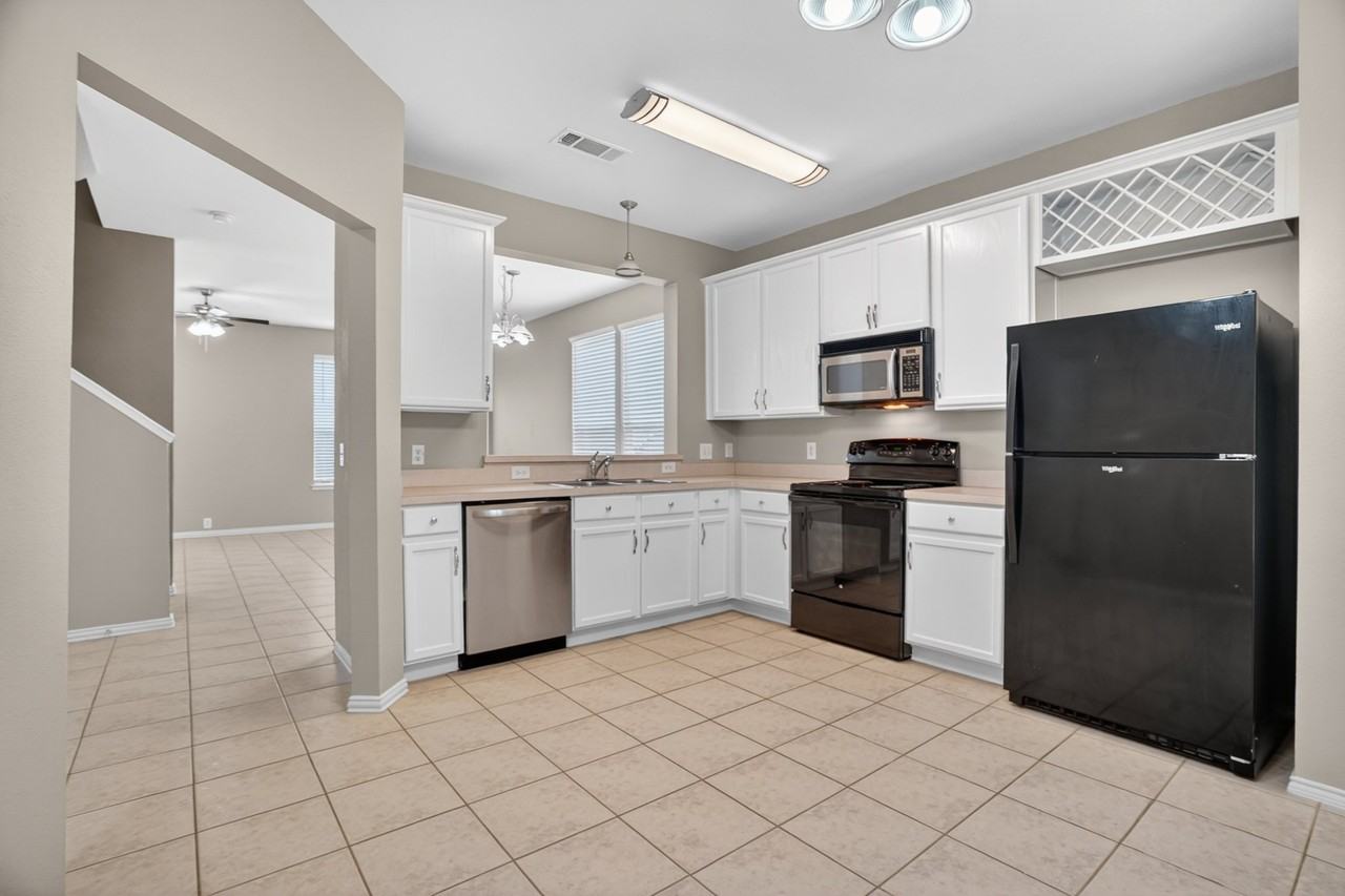 10624 Traymore Dr - Photo 4 of 20