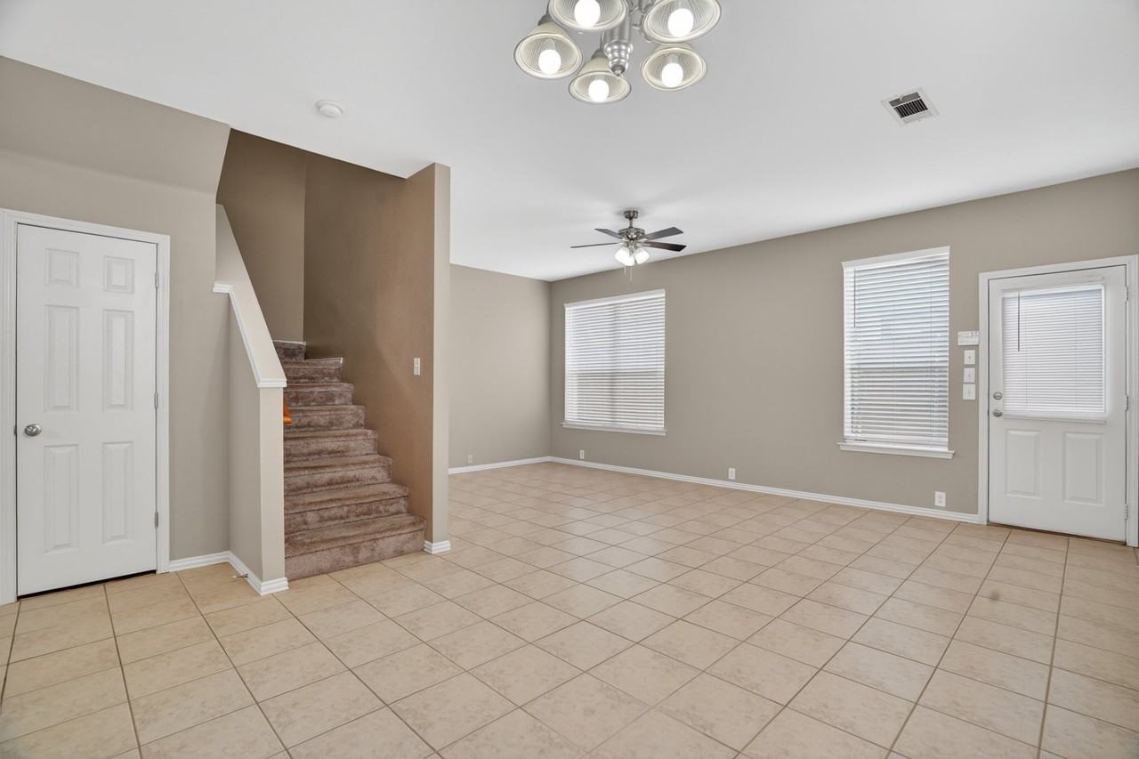 10624 Traymore Dr - Photo 5 of 20