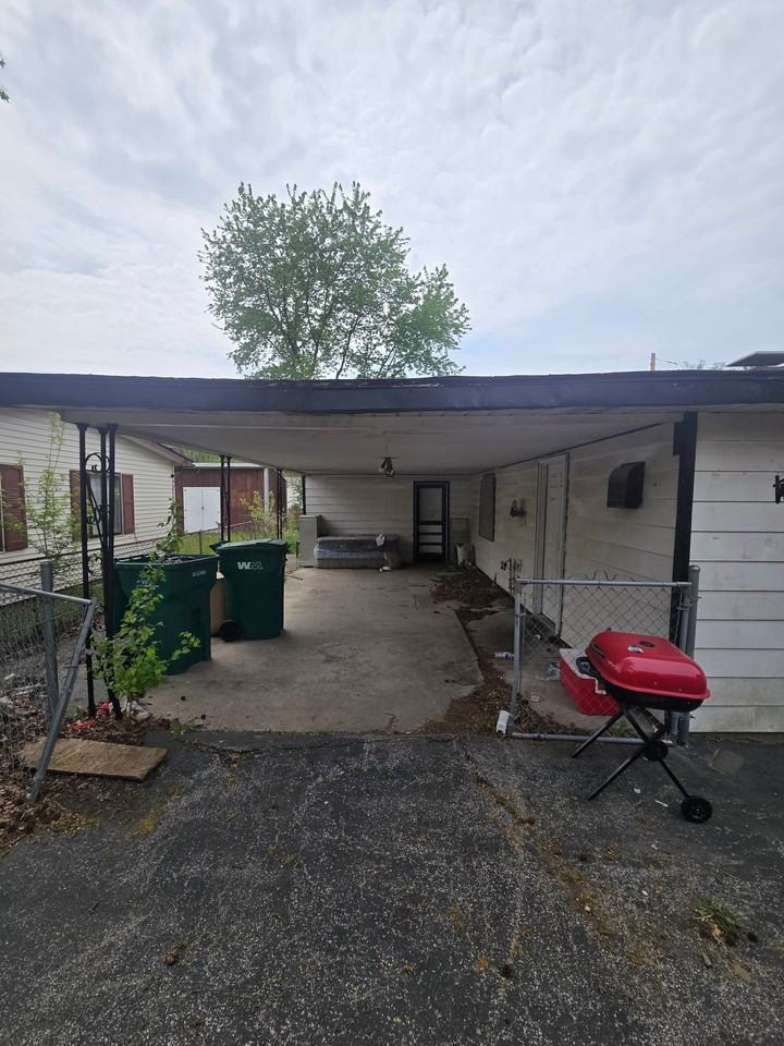 1308 Saint Stephens Dr - Photo 2 of 15