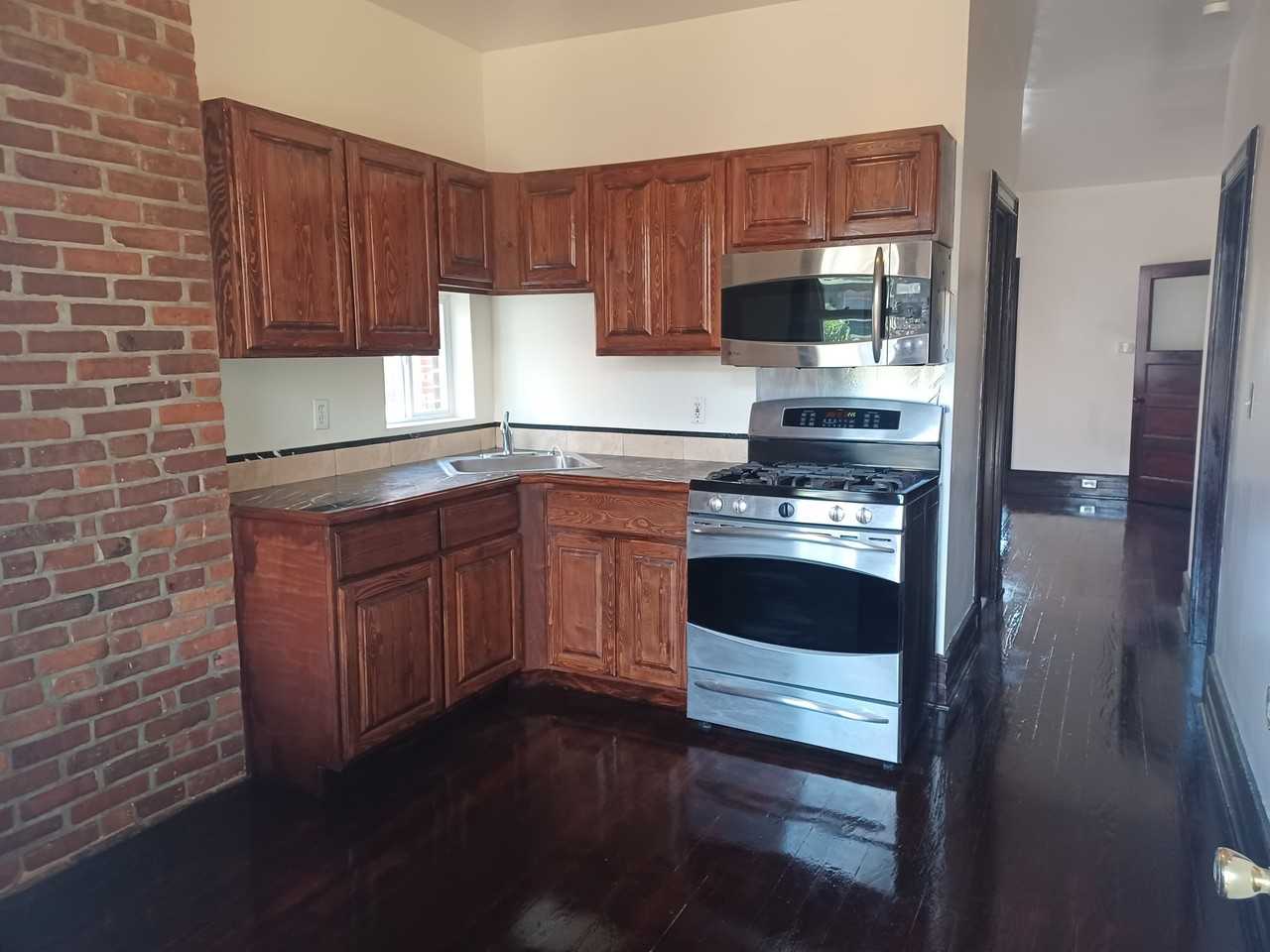 268 Bond St #268BONDST - Photo 2 of 20