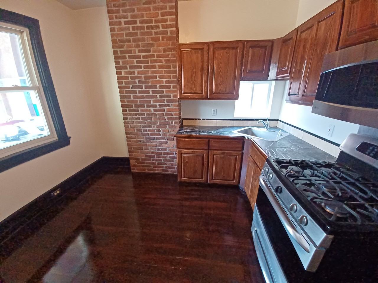 268 Bond St #268BONDST - Photo 7 of 20