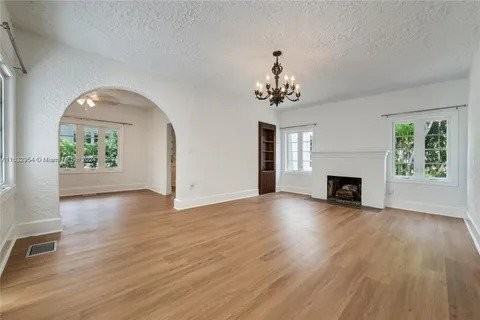 633 Alcazar Ave - Photo 5 of 19