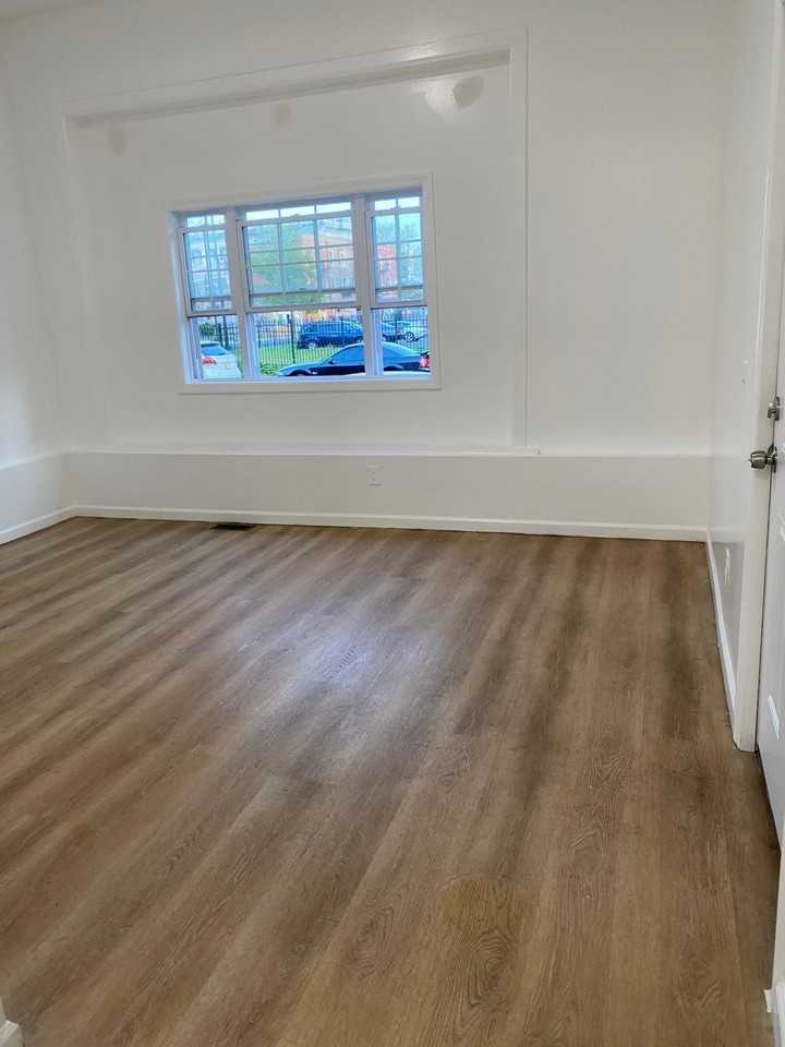 244 E Hanover St #1 - Photo 4 of 13