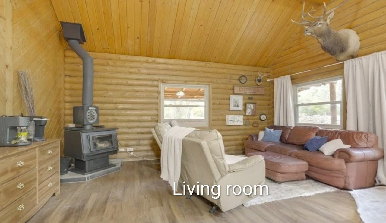 6085 Coffeen Ave - Photo 5 of 15